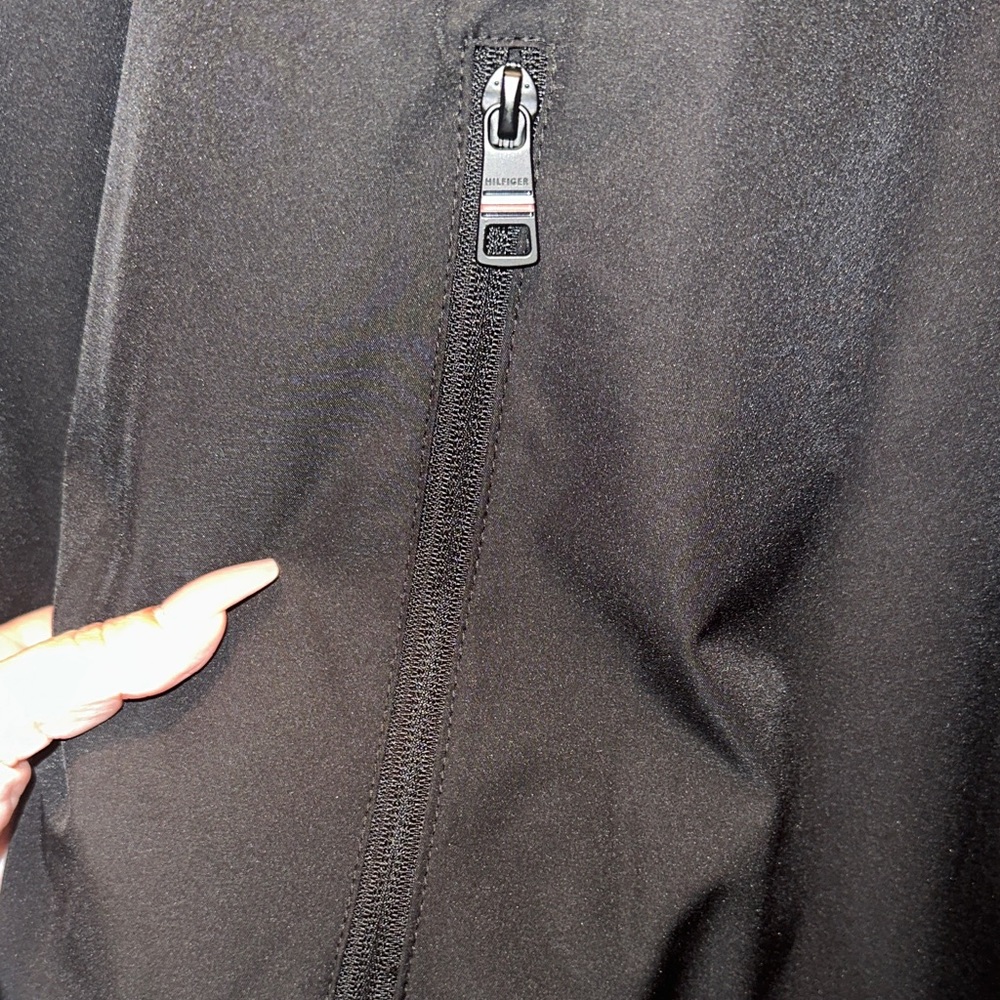 Tommy Hilfiger Men's Performance Windbreaker and Rain Jacket with Quilted Lining - Picture 4 of 16